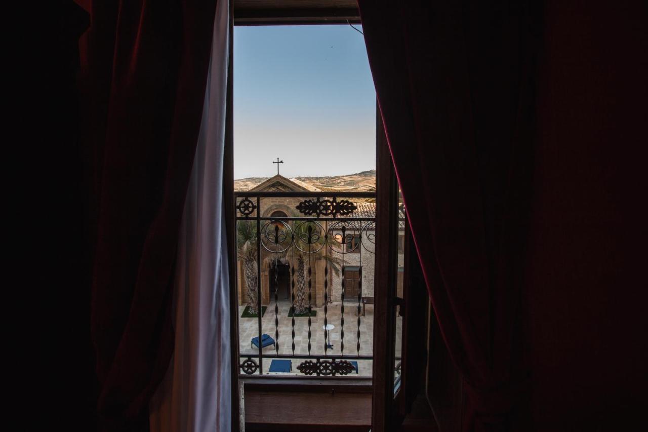 Castello Ducale Colonna Resort Ioppolo Giancaxio Екстериор снимка